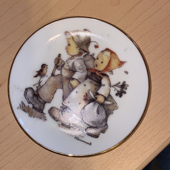 3 mini  MJ Hummel collectible plates - Picture 6 of 6